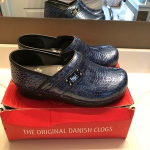 Navy Sanita Clogs